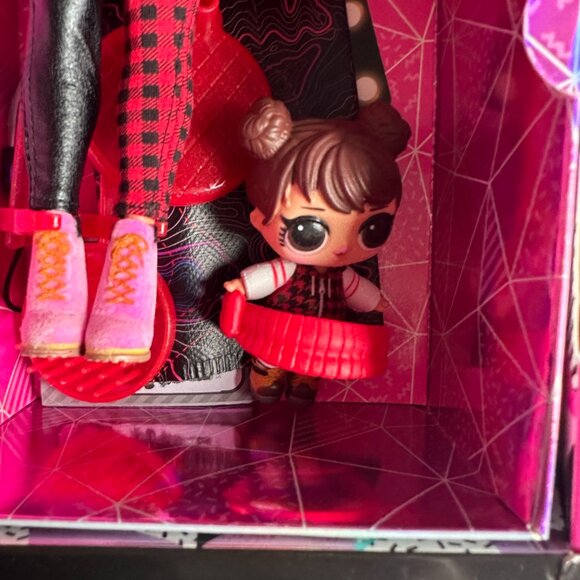 L.O.L. Surprise OMG Winter Chill Camp  Doll & Sister Babe in the Woods - EUC - Picture 8 of 11